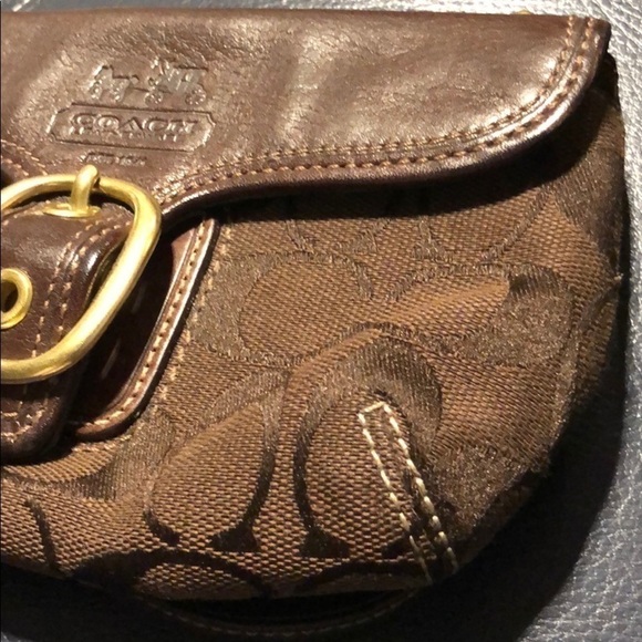 [COACH] Brown Carly Wristlet - Picture 5 of 10